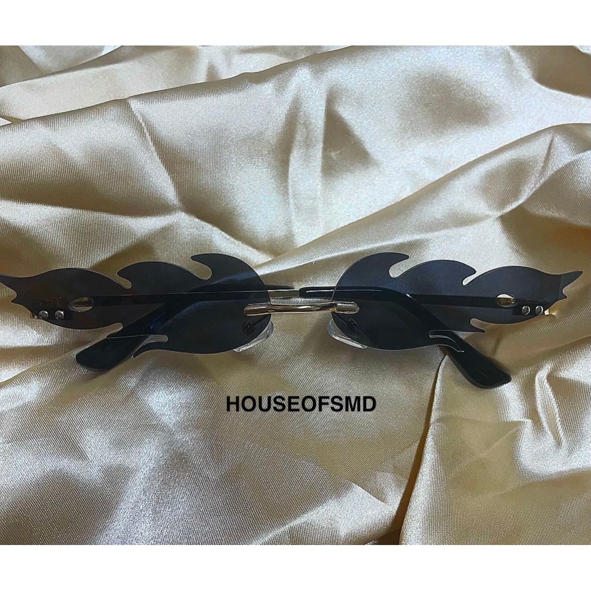 BLACK FLAME PRINT SUNGLASSES