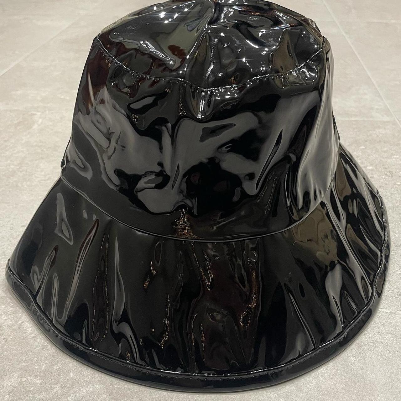 VINYL BUCKET HAT